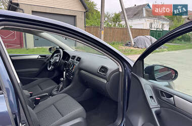 Хетчбек Volkswagen Golf 2010 в 