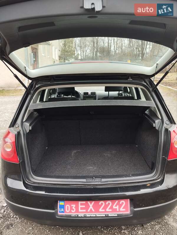 Хетчбек Volkswagen Golf 2004 в Збаражі