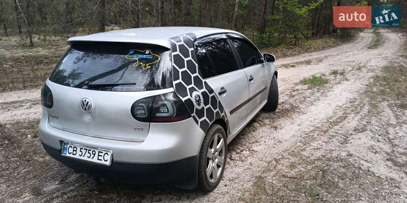 Хетчбек Volkswagen Golf 2003 в Сновську