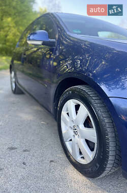Хетчбек Volkswagen Golf 2004 в 