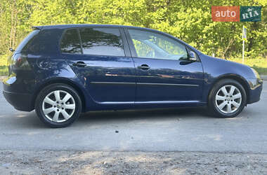 Хетчбек Volkswagen Golf 2004 в 