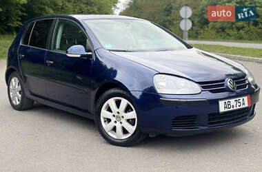 Хетчбек Volkswagen Golf 2004 в 