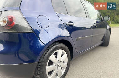 Хетчбек Volkswagen Golf 2004 в 