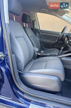 Хетчбек Volkswagen Golf 2004 в 