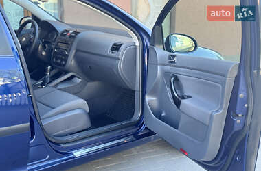 Хетчбек Volkswagen Golf 2004 в 