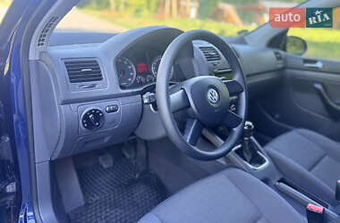 Хетчбек Volkswagen Golf 2004 в 
