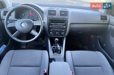 Хетчбек Volkswagen Golf 2004 в 