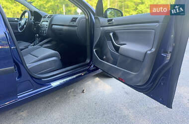 Хетчбек Volkswagen Golf 2004 в 
