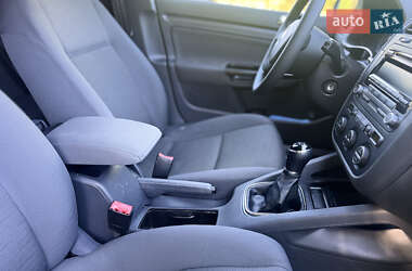 Хетчбек Volkswagen Golf 2004 в 