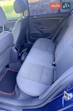 Хетчбек Volkswagen Golf 2004 в 