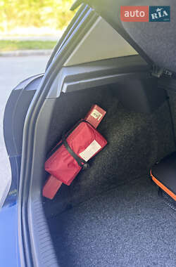 Хетчбек Volkswagen Golf 2004 в 
