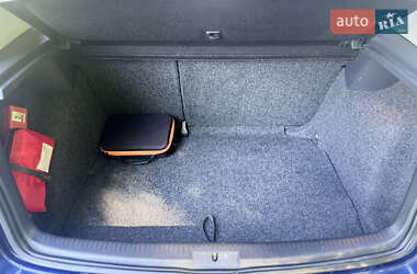 Хетчбек Volkswagen Golf 2004 в 