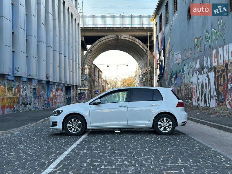 Хэтчбек Volkswagen Golf 2017 в 