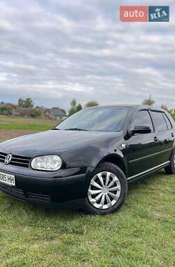Хэтчбек Volkswagen Golf 2001 в 