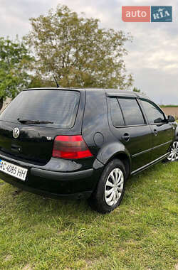 Хэтчбек Volkswagen Golf 2001 в 
