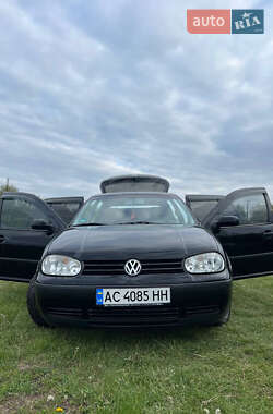 Хэтчбек Volkswagen Golf 2001 в 