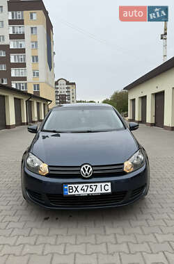 Хетчбек Volkswagen Golf 2010 в 