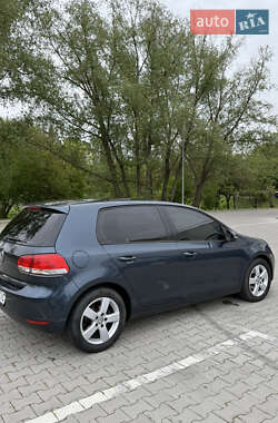 Хетчбек Volkswagen Golf 2010 в 