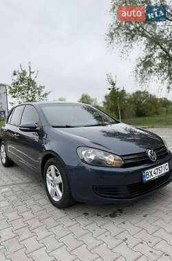 Хетчбек Volkswagen Golf 2010 в 