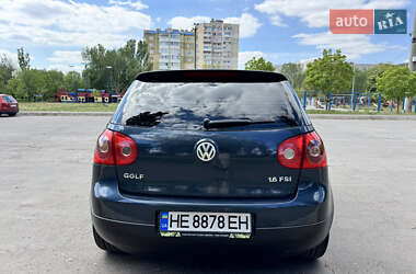 Хетчбек Volkswagen Golf 2005 в 