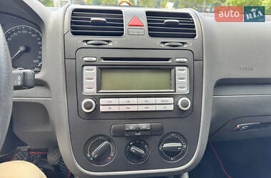 Хетчбек Volkswagen Golf 2005 в 
