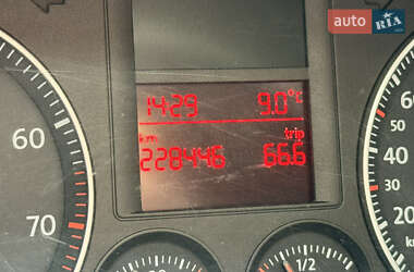 Хетчбек Volkswagen Golf 2005 в 