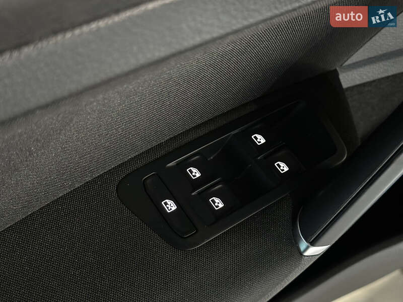 Хетчбек Volkswagen Golf 2019 в Самборі