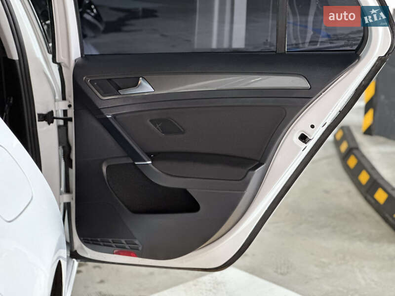 Хетчбек Volkswagen Golf 2019 в Самборі