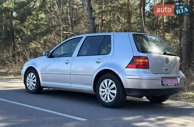 Хетчбек Volkswagen Golf 2001 в 