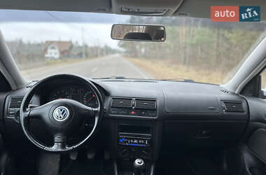 Хетчбек Volkswagen Golf 2001 в 