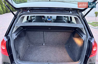 Хэтчбек Volkswagen Golf 2009 в 