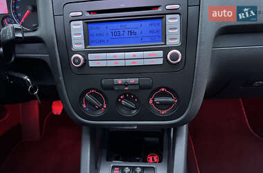 Хэтчбек Volkswagen Golf 2009 в 
