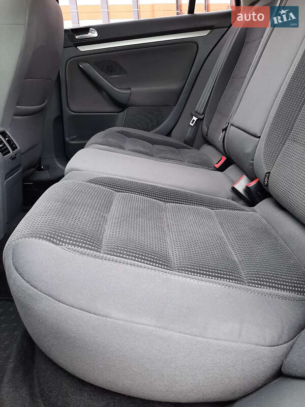 Універсал Volkswagen Golf 2009 в Харкові