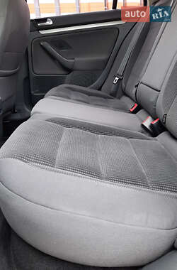 Універсал Volkswagen Golf 2009 в 