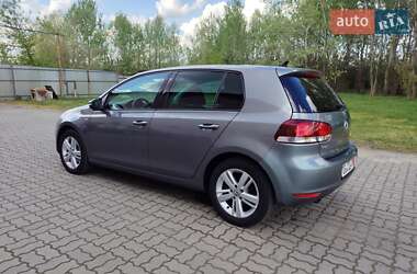 Хетчбек Volkswagen Golf 2012 в 