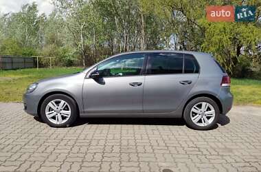 Хетчбек Volkswagen Golf 2012 в 