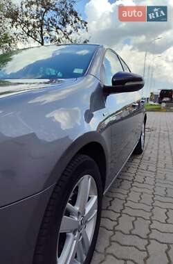 Хетчбек Volkswagen Golf 2012 в 