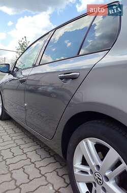 Хетчбек Volkswagen Golf 2012 в 