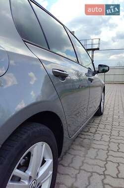 Хетчбек Volkswagen Golf 2012 в 