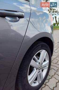Хетчбек Volkswagen Golf 2012 в 