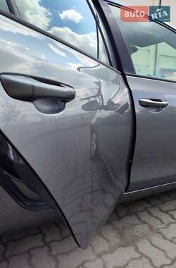 Хетчбек Volkswagen Golf 2012 в 