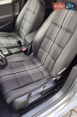 Хетчбек Volkswagen Golf 2012 в 