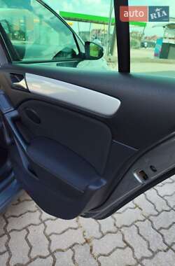 Хетчбек Volkswagen Golf 2012 в 