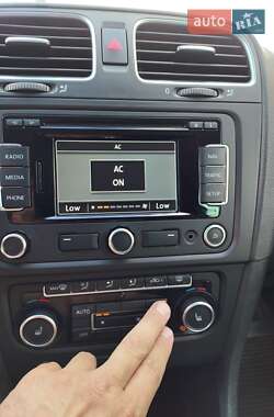 Хетчбек Volkswagen Golf 2012 в 