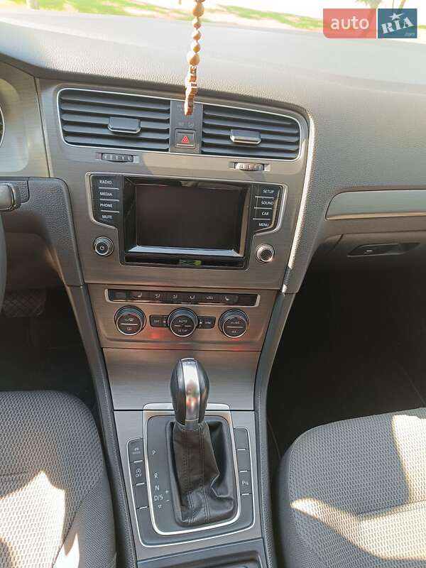 Хэтчбек Volkswagen Golf 2013 в Краматорске