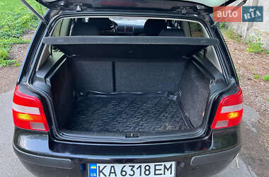 Хетчбек Volkswagen Golf 2002 в 
