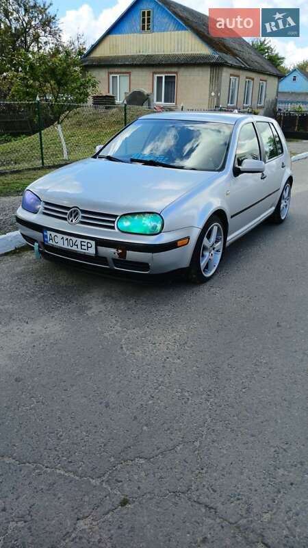 Хэтчбек Volkswagen Golf 2002 в Луцке