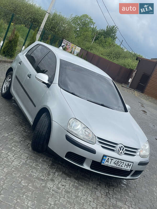 Хэтчбек Volkswagen Golf 2005 в Надворной
