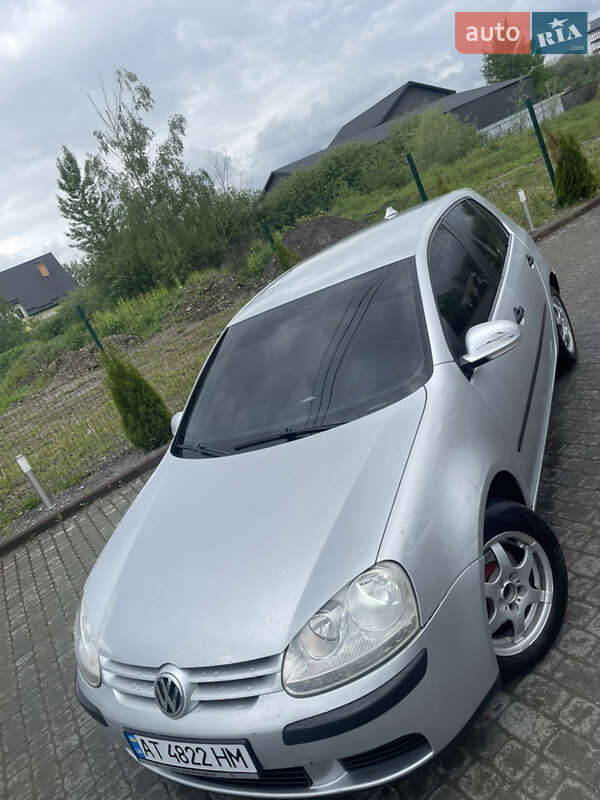 Хэтчбек Volkswagen Golf 2005 в Надворной