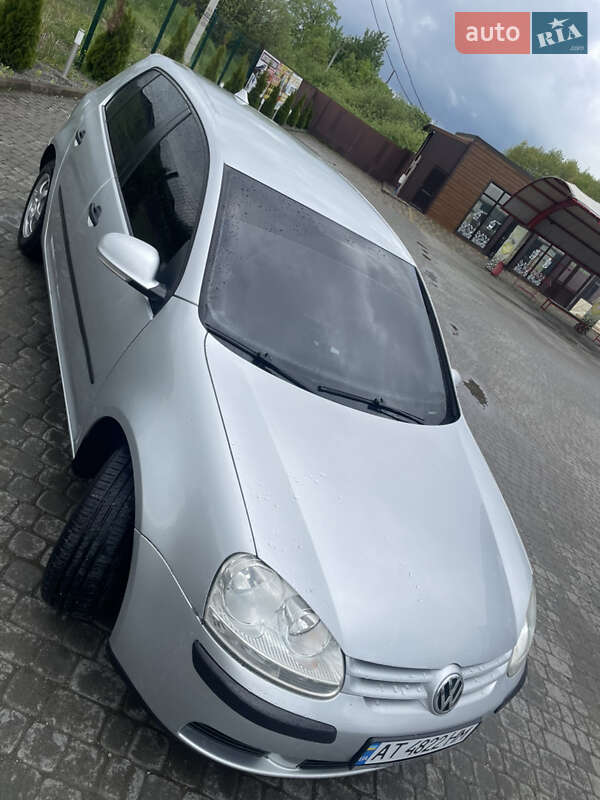 Хэтчбек Volkswagen Golf 2005 в Надворной